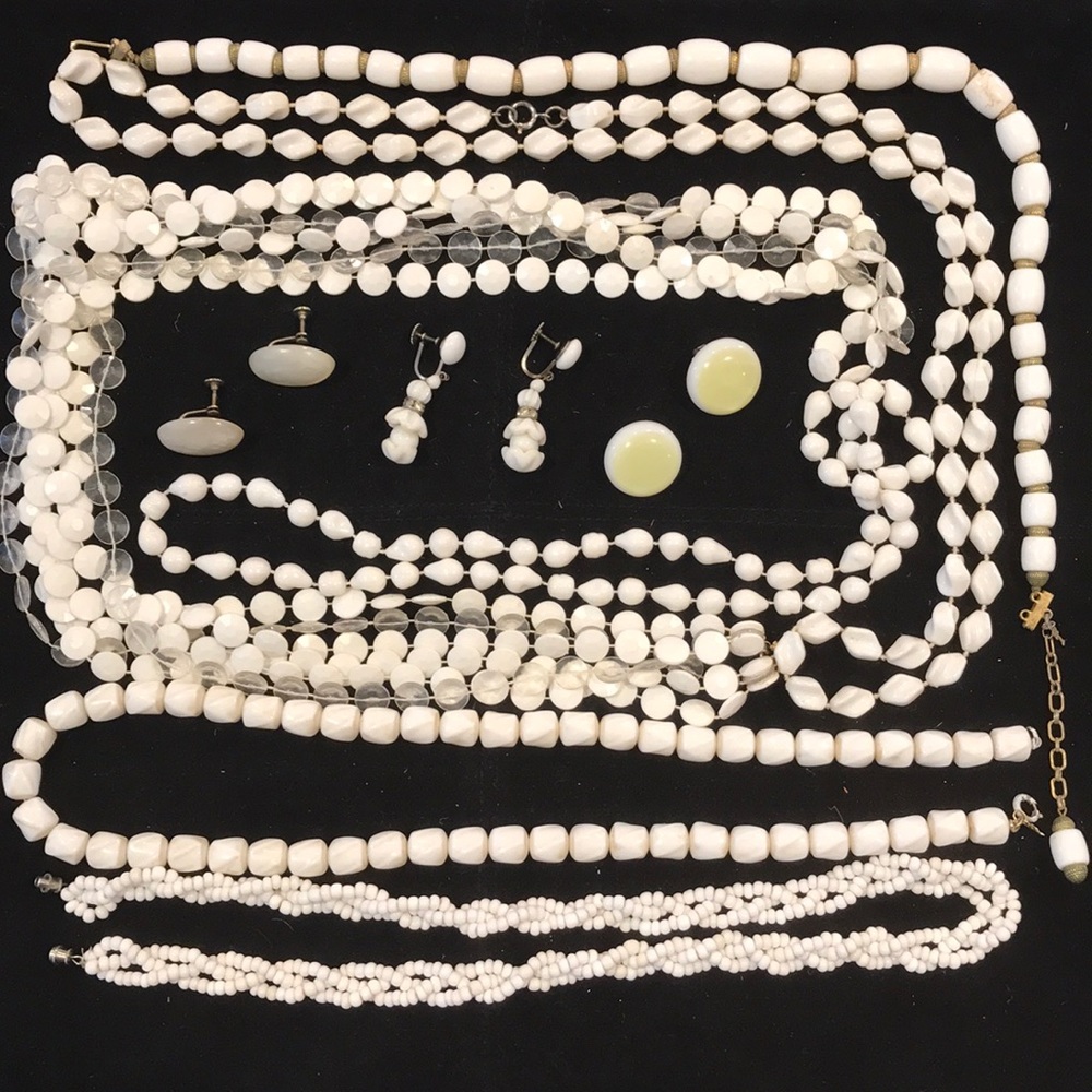 Bulk lot of vintage costume jewelry- wholesale